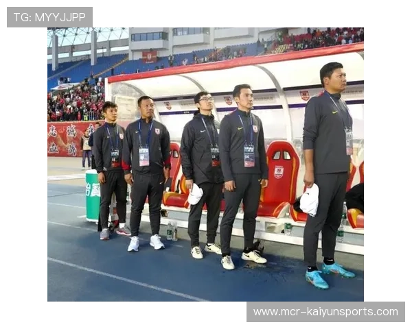 长春亚泰新帅阎峰上任：教练团队就绪，备战新赛季