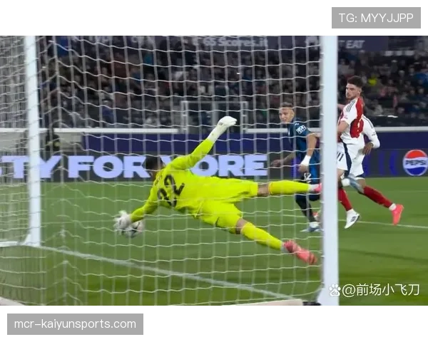 欧冠瞬间:阿森纳门将拉亚神勇扑出拜仁点球,力保球门不失